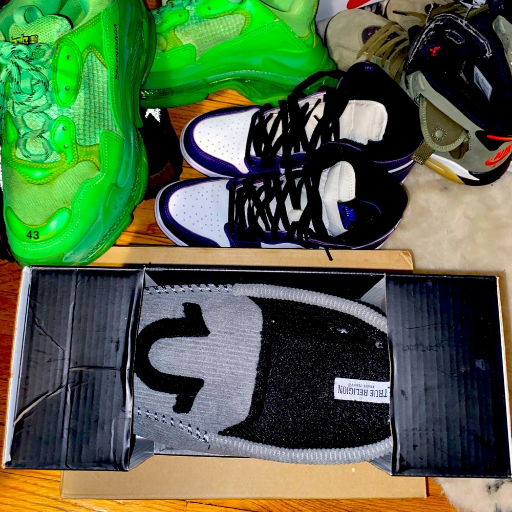 TRUE RELIGION MENS SLIPPERS